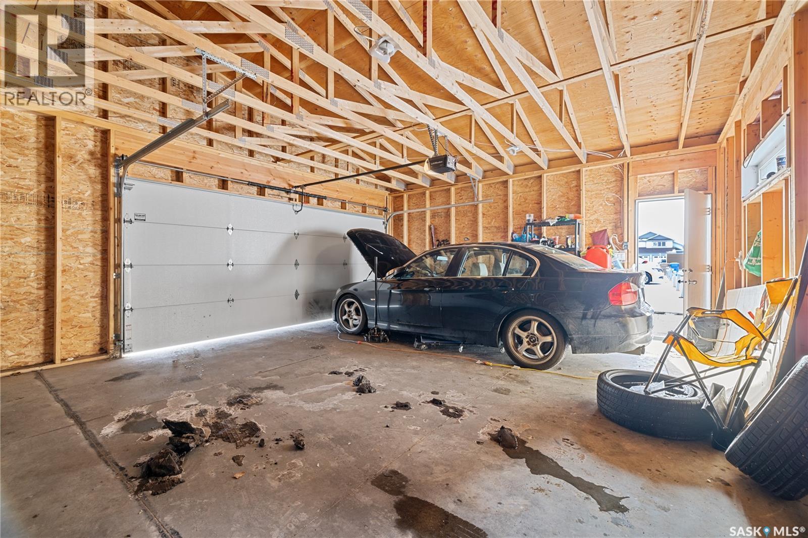 3931 James Hill Road, Regina, SK - Indoor Photo Showing Garage