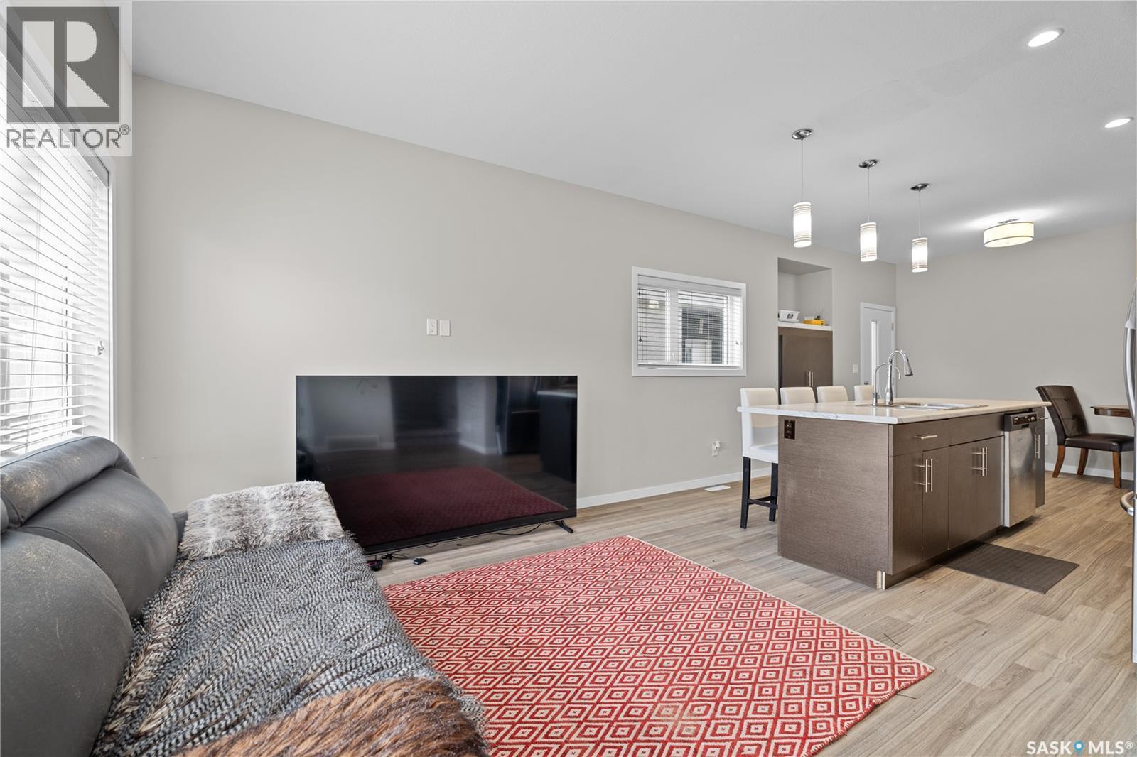 3931 James Hill Road, Regina, SK - Indoor Photo Showing Living Room