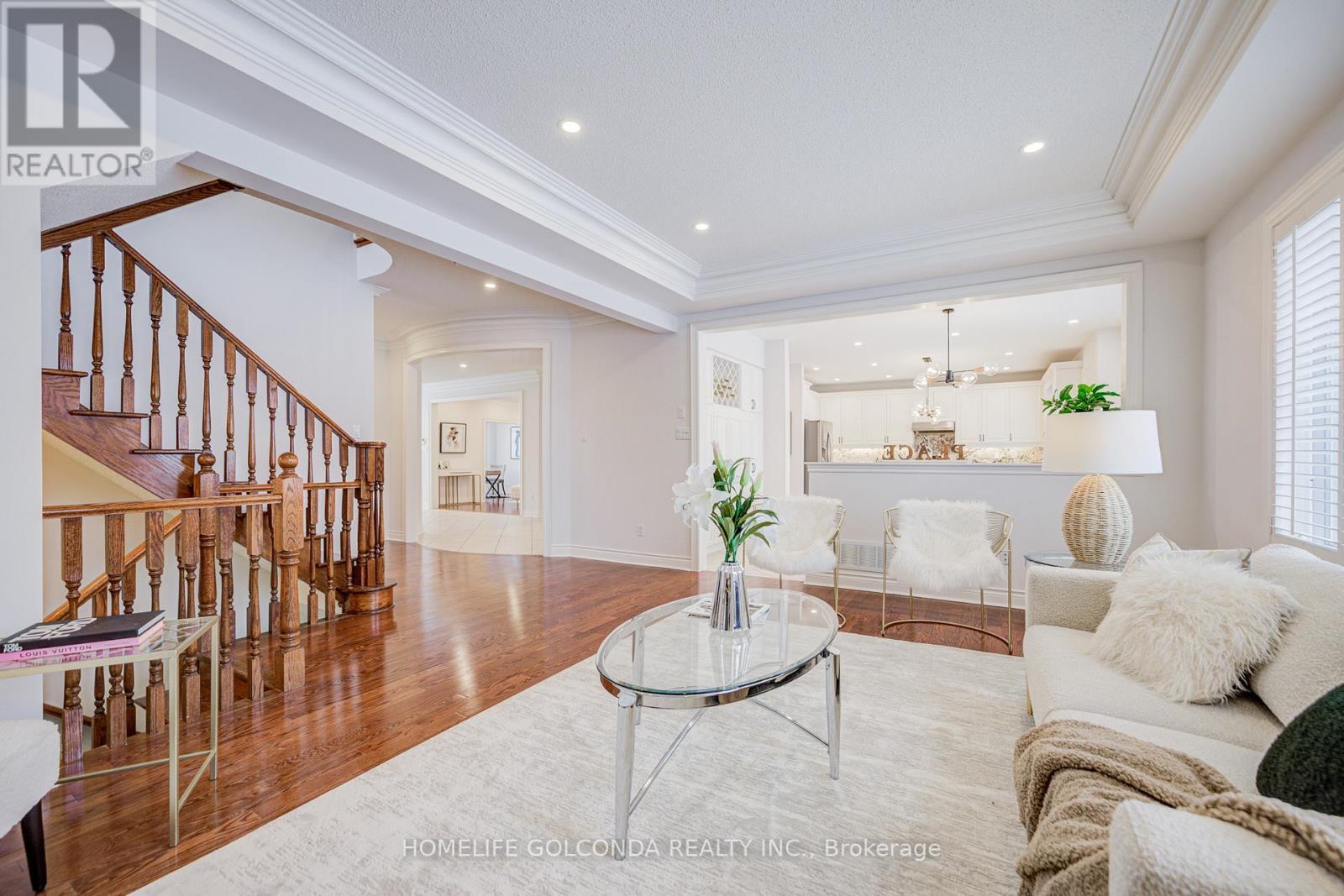 34 Odessa Crescent, Markham, ON - Indoor Photo Showing Living Room