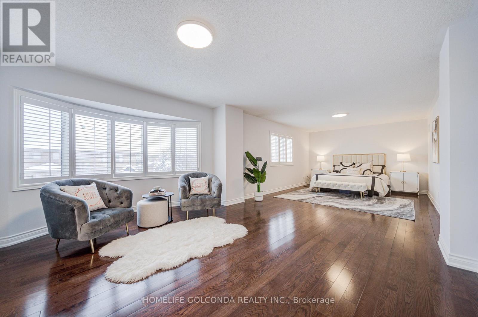 34 Odessa Crescent, Markham, ON - Indoor Photo Showing Living Room