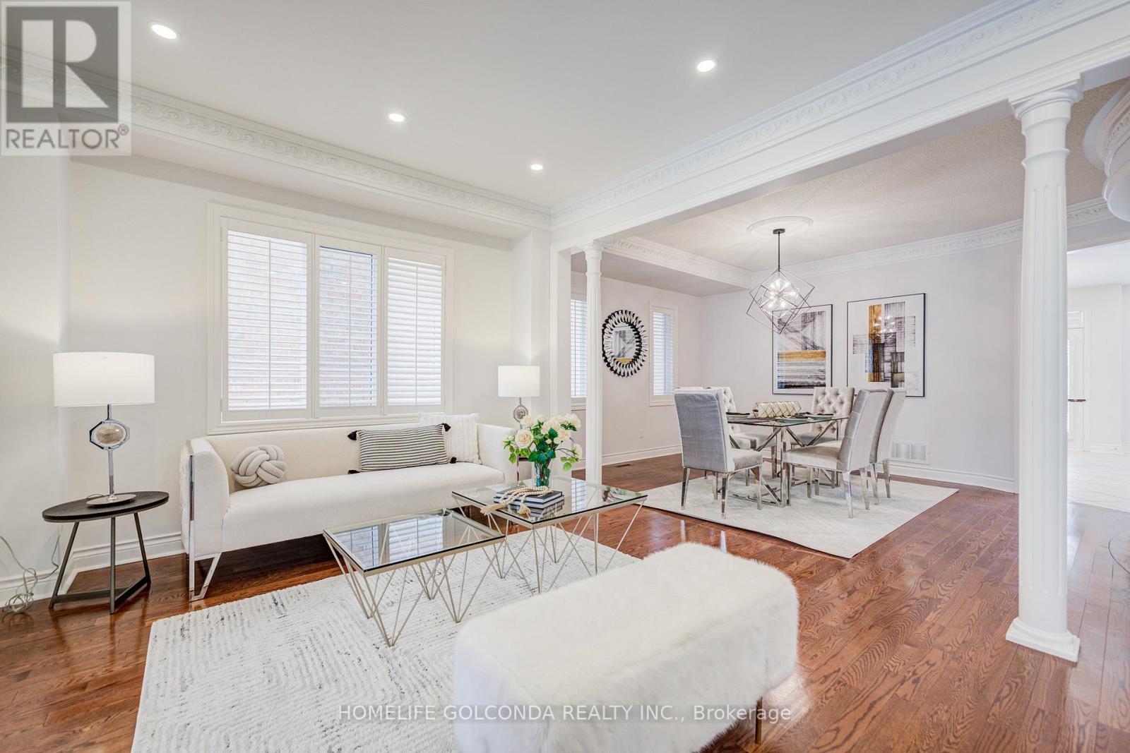 34 Odessa Crescent, Markham, ON - Indoor Photo Showing Living Room