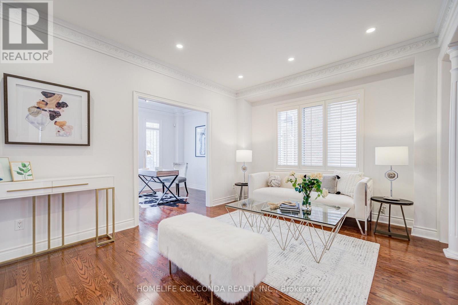 34 Odessa Crescent, Markham, ON - Indoor Photo Showing Living Room
