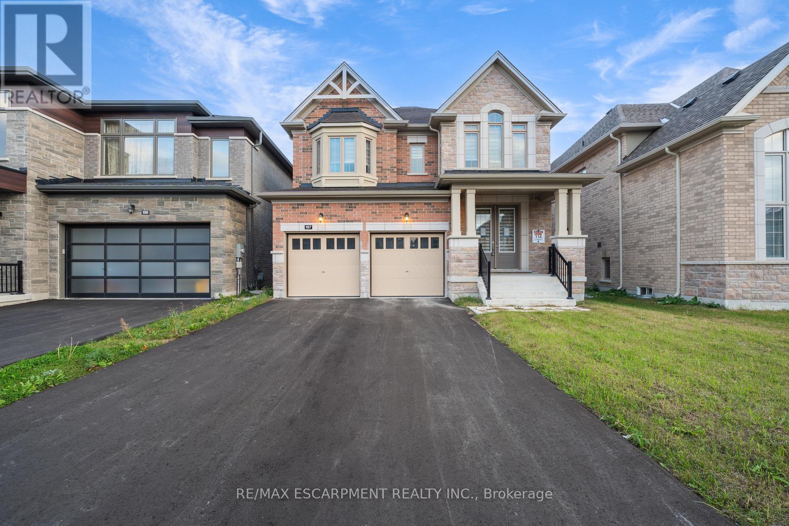 197 Thompson Drive, East Gwillimbury, ON - Outdoor With Facade