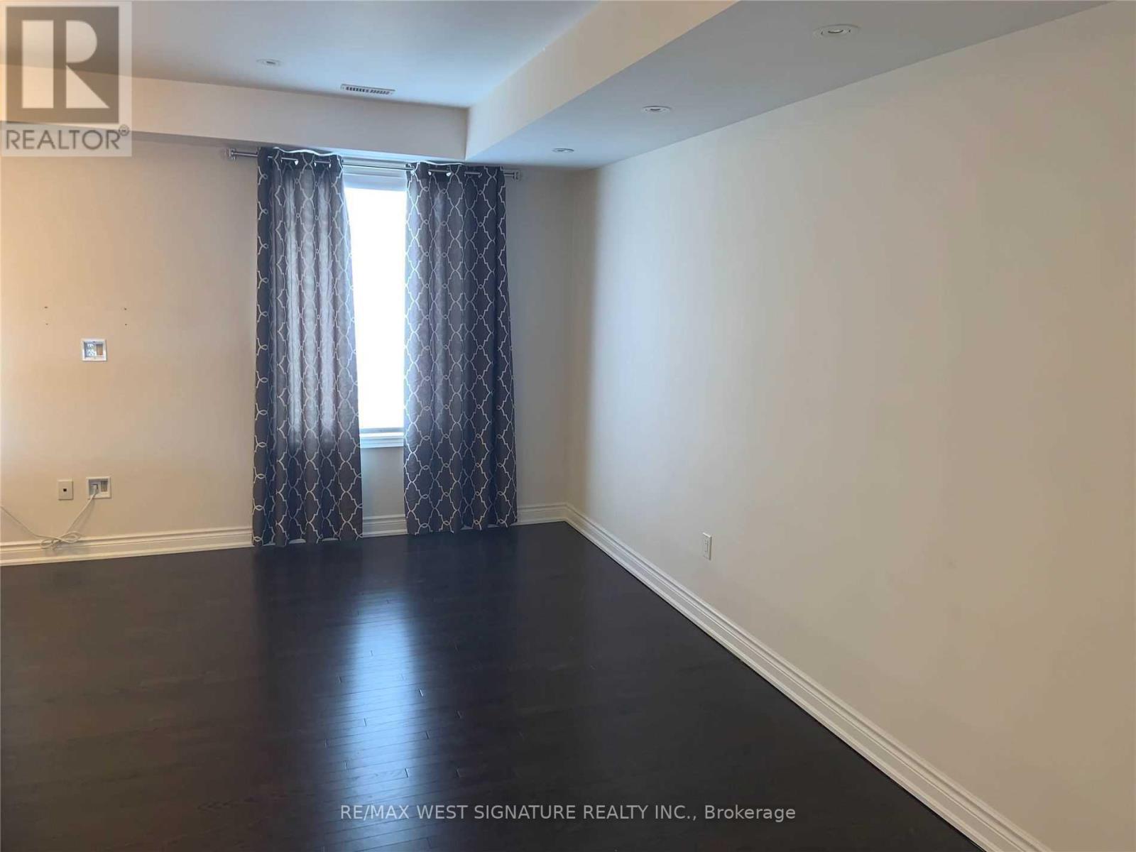 31 Caliber Court, King, ON - Indoor Photo Showing Other Room