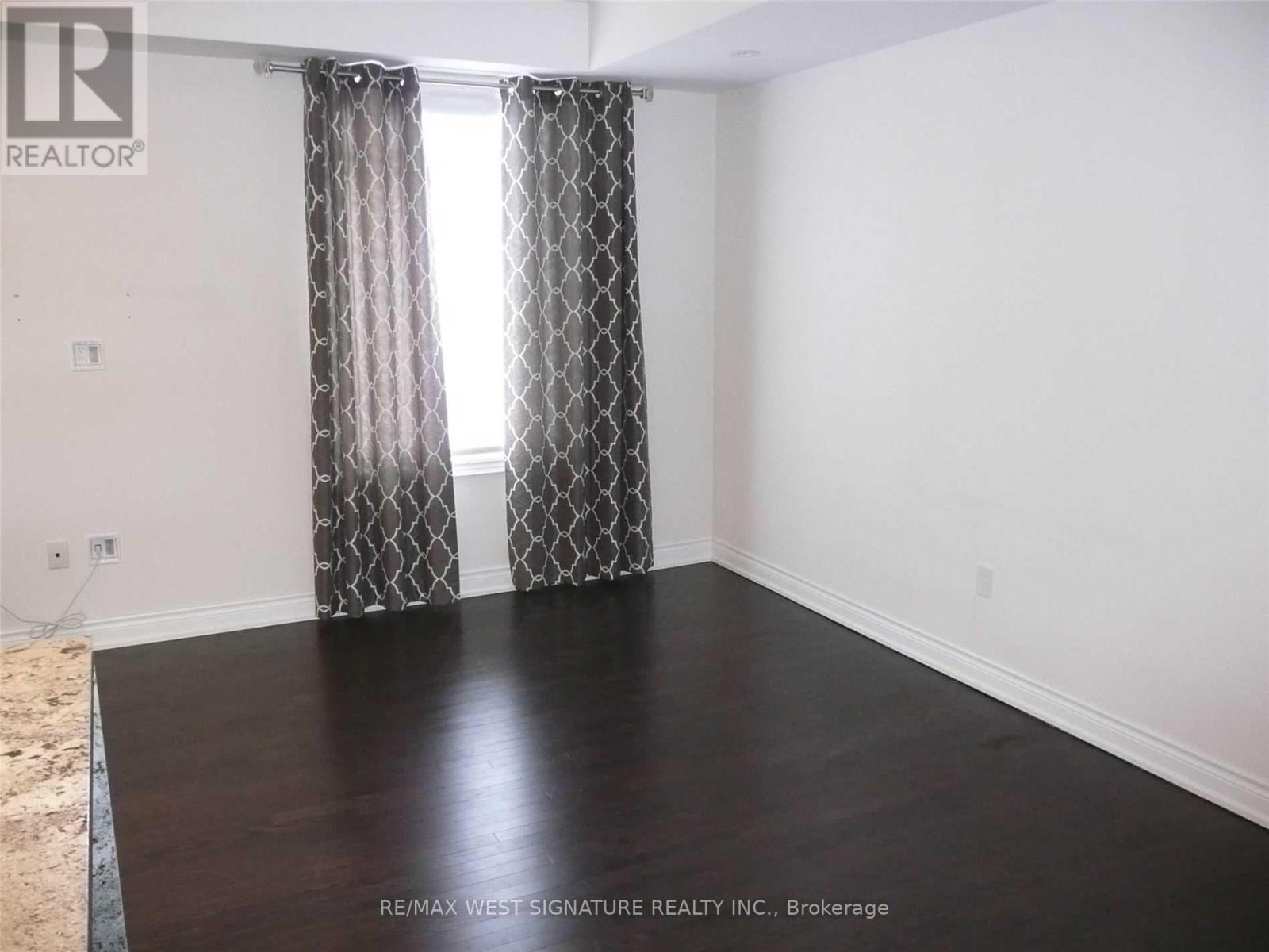 31 Caliber Court, King, ON - Indoor Photo Showing Other Room