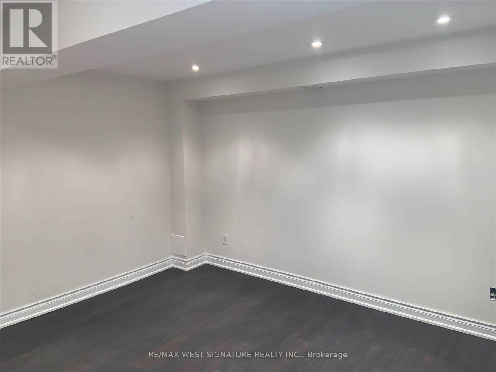 31 Caliber Court, King, ON - Indoor Photo Showing Other Room