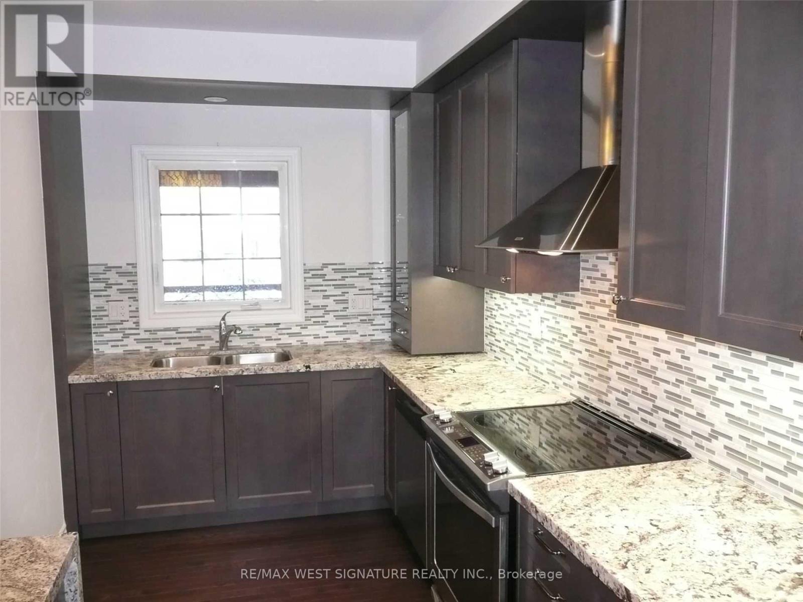 31 Caliber Court, King, ON - Indoor Photo Showing Kitchen With Double Sink
