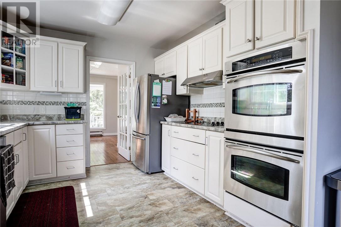 7 Riverbend Road, Wanup, ON - Indoor Photo Showing Kitchen