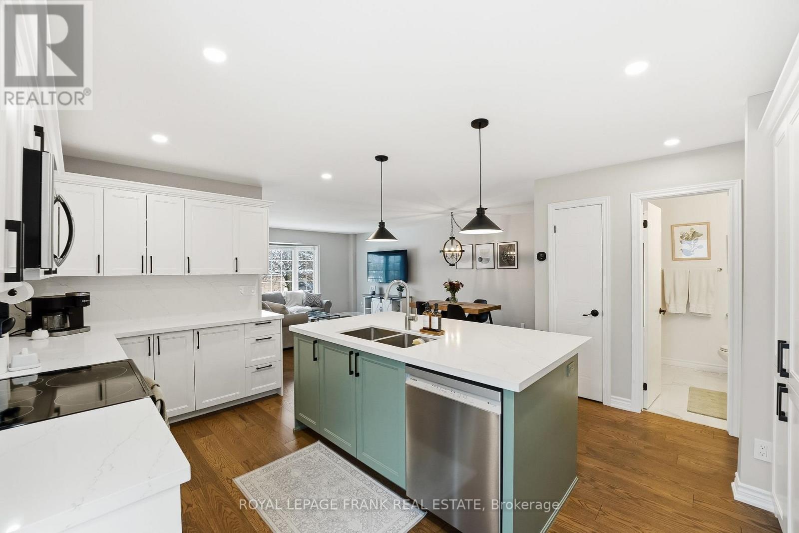 Kitchen - 815 Attersley Drive, Oshawa (Pinecrest), ON - Indoor Photo Showing Kitchen With Double Sink With Upgraded Kitchen