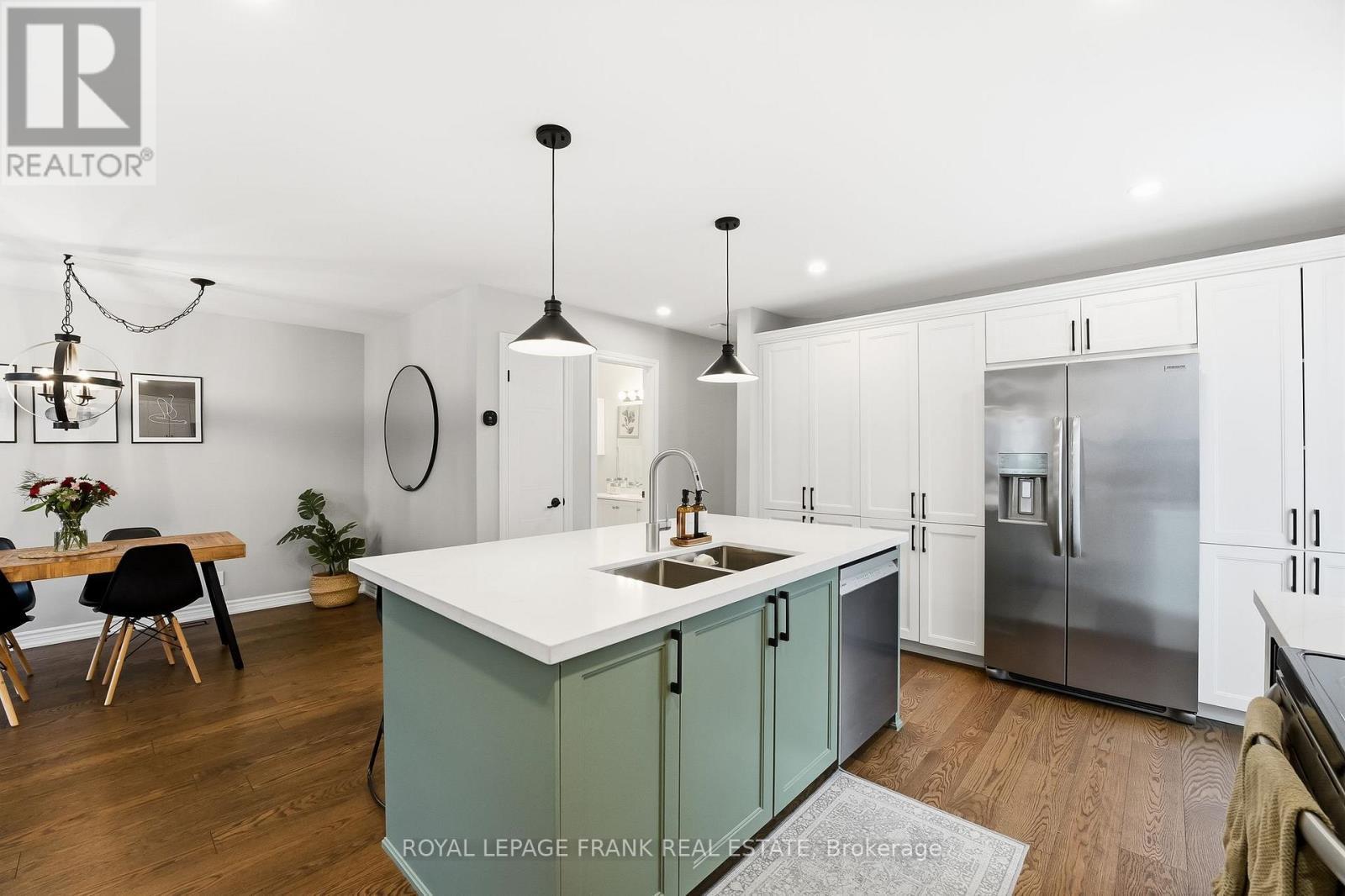 Kitchen - 815 Attersley Drive, Oshawa (Pinecrest), ON - Indoor Photo Showing Kitchen With Double Sink With Upgraded Kitchen