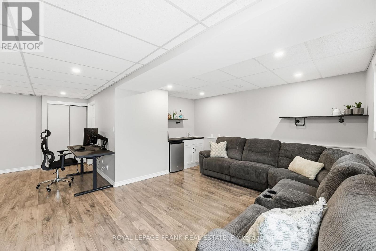 Wet Bar - 815 Attersley Drive, Oshawa (Pinecrest), ON - Indoor Photo Showing Other Room