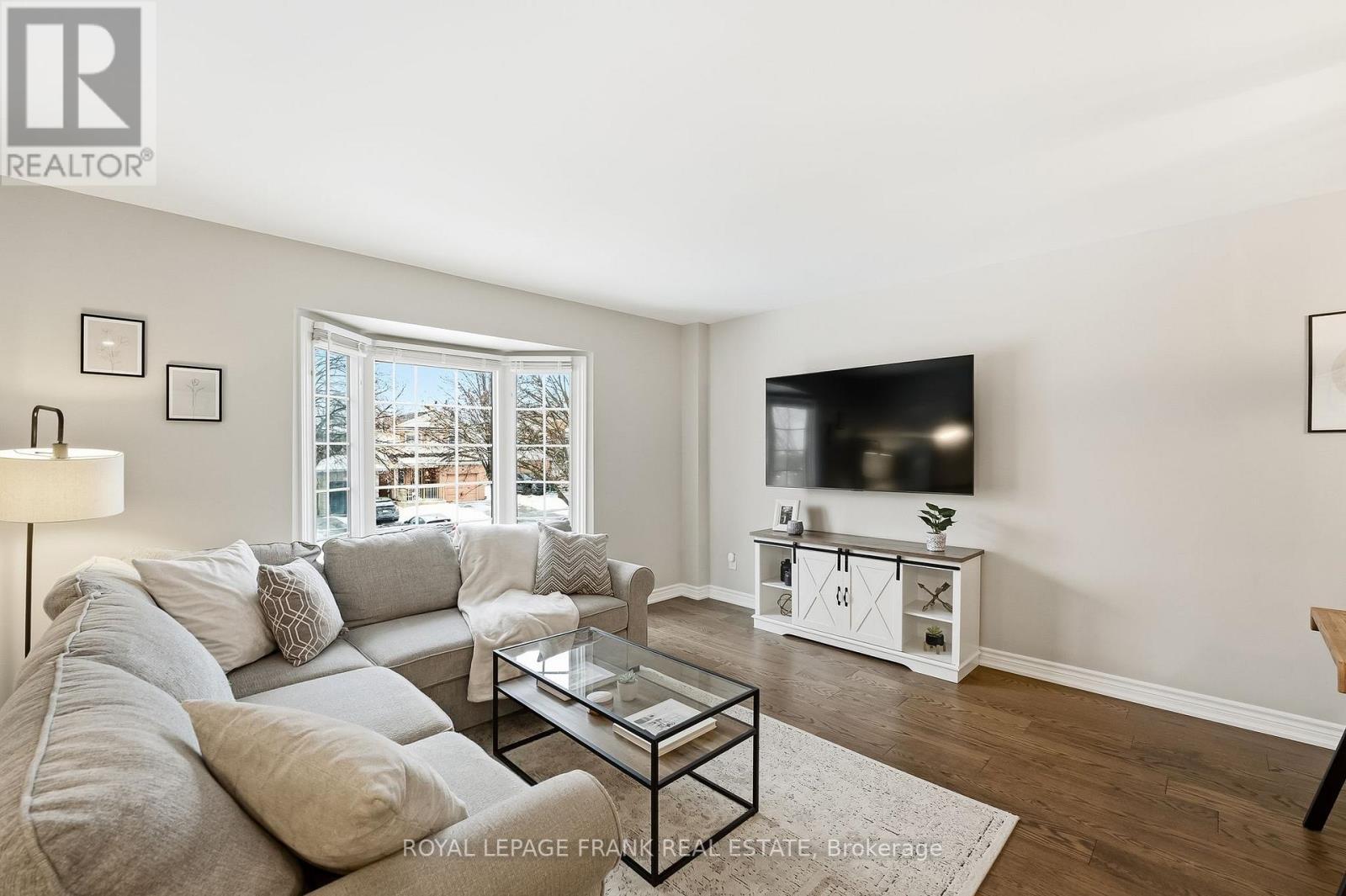 Living Room - 815 Attersley Drive, Oshawa (Pinecrest), ON - Indoor Photo Showing Living Room