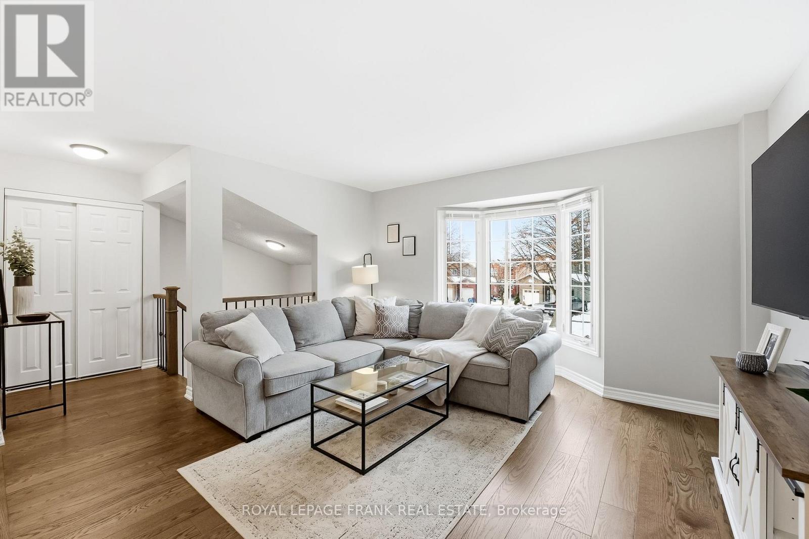 Living Room - 815 Attersley Drive, Oshawa (Pinecrest), ON - Indoor Photo Showing Living Room