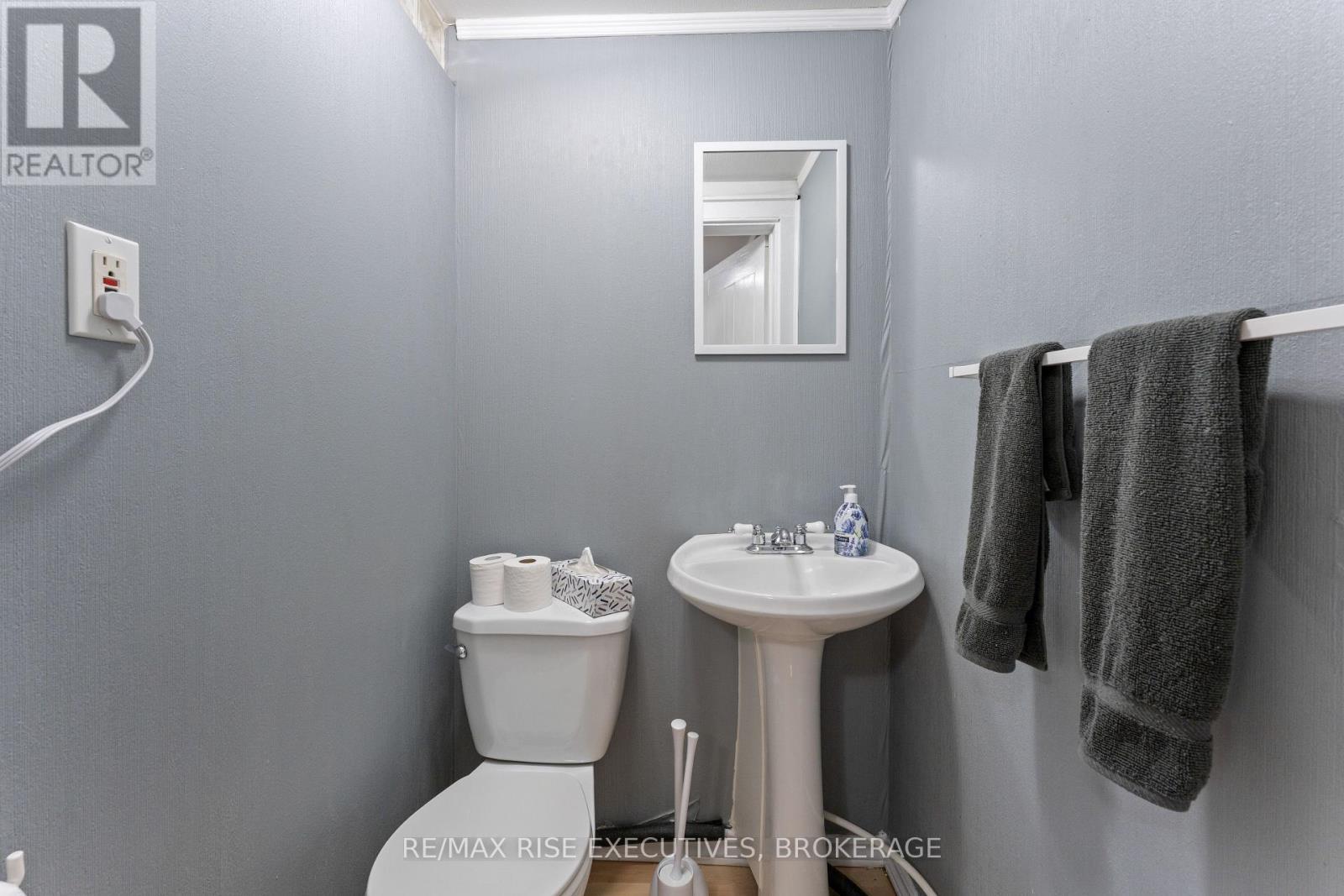 135 Nelson Street, Kingston (Central City East), ON - Indoor Photo Showing Bathroom
