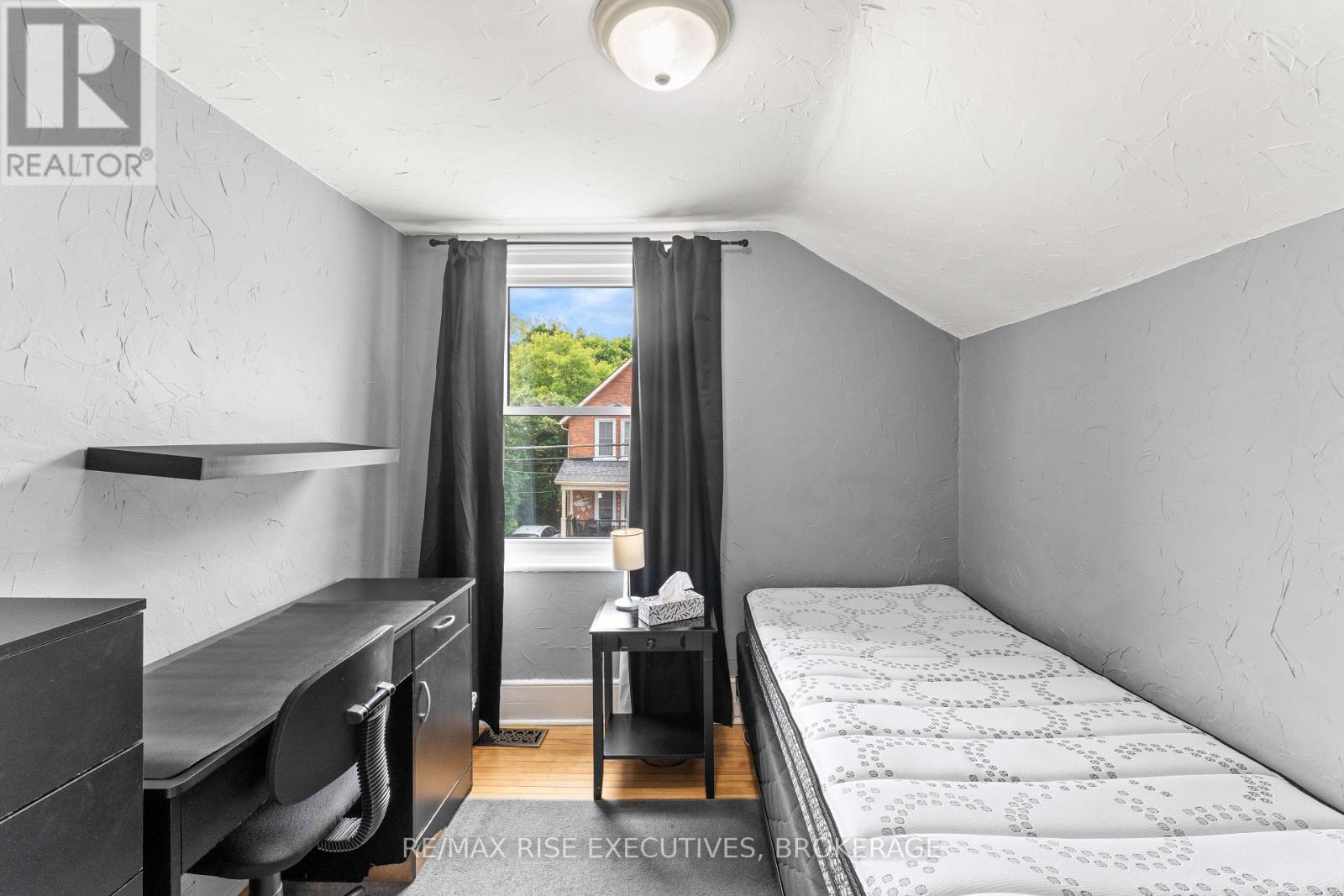 135 Nelson Street, Kingston (Central City East), ON - Indoor Photo Showing Bedroom