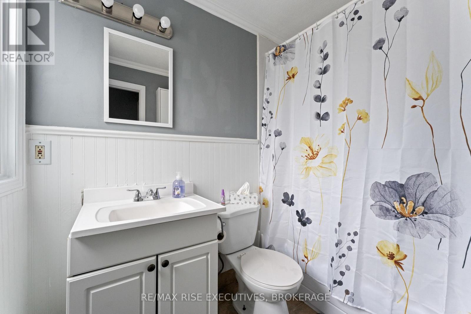 135 Nelson Street, Kingston (Central City East), ON - Indoor Photo Showing Bathroom