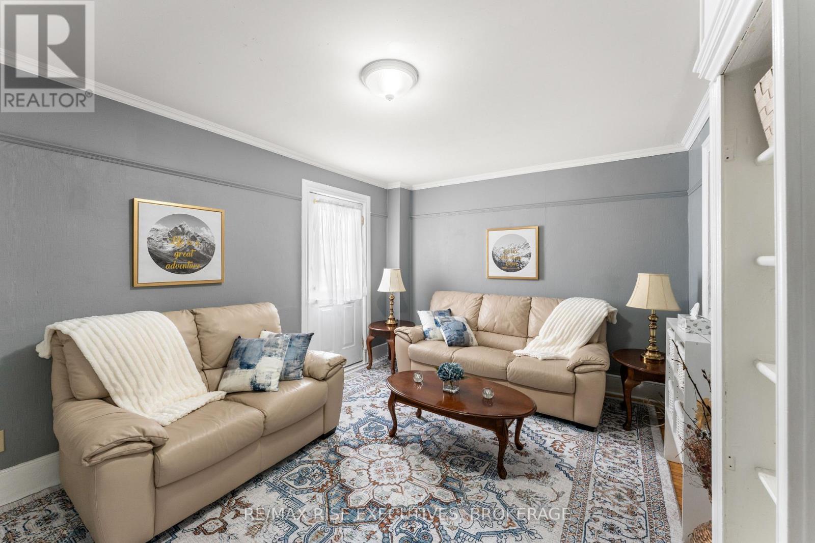 135 Nelson Street, Kingston (Central City East), ON - Indoor Photo Showing Living Room