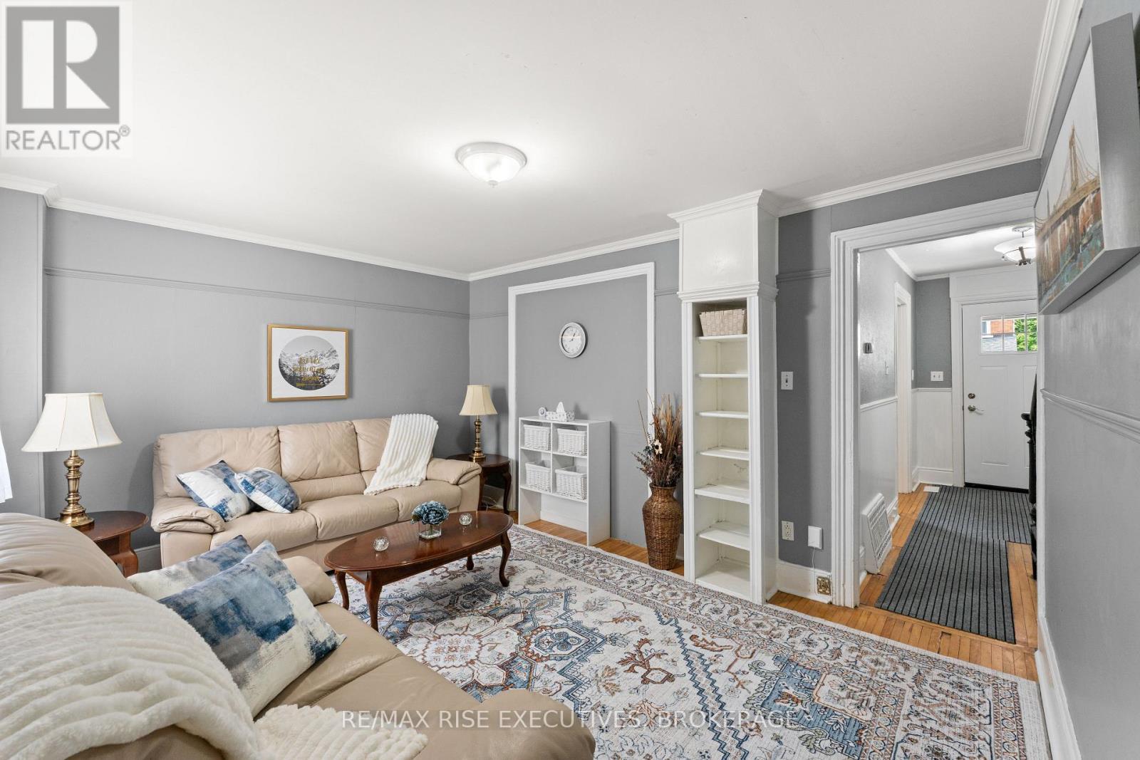 135 Nelson Street, Kingston (Central City East), ON - Indoor Photo Showing Living Room