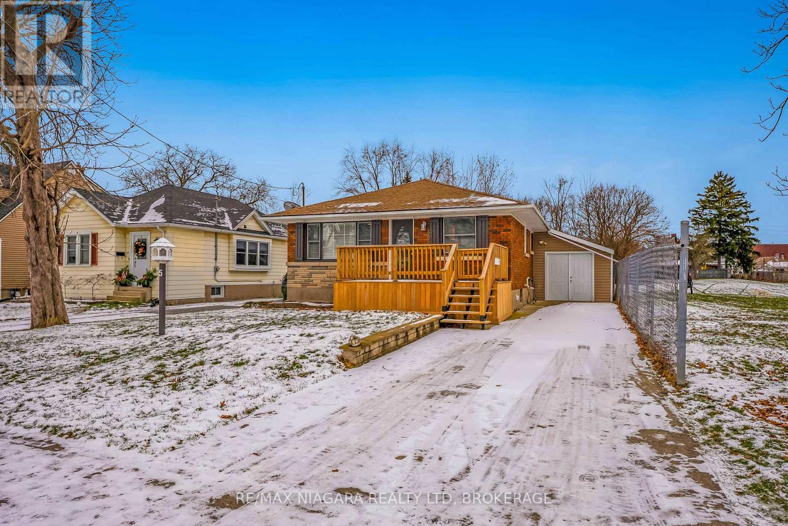 5 St Peter Street, St. Catharines (Burleigh Hill), ON - Outdoor