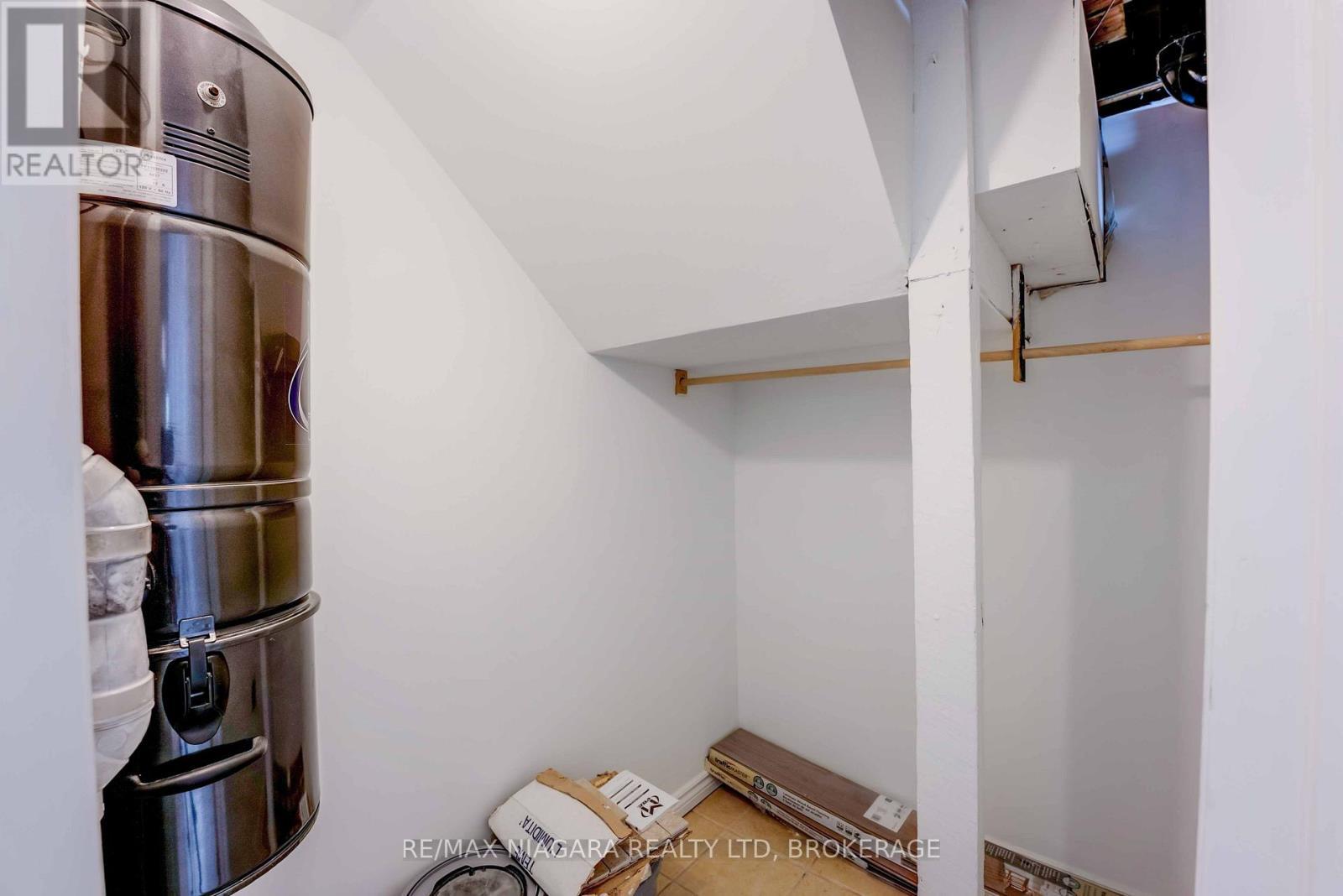 5 St Peter Street, St. Catharines (Burleigh Hill), ON - Indoor