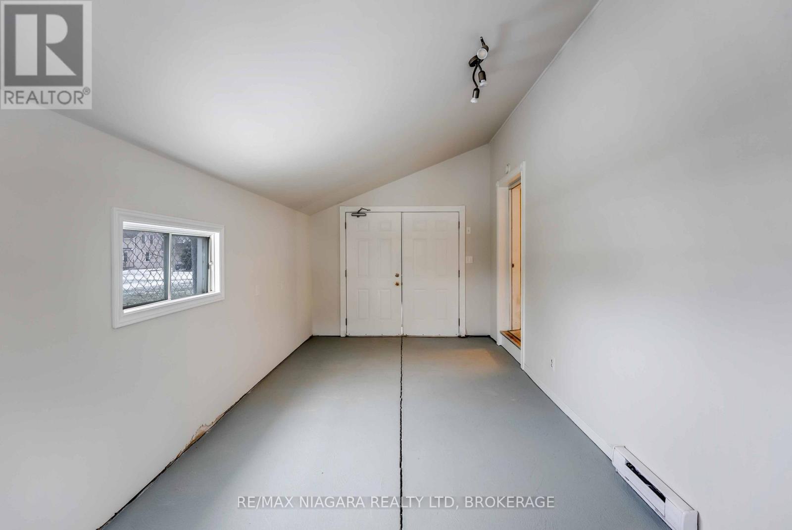 5 St Peter Street, St. Catharines (Burleigh Hill), ON - Indoor Photo Showing Other Room