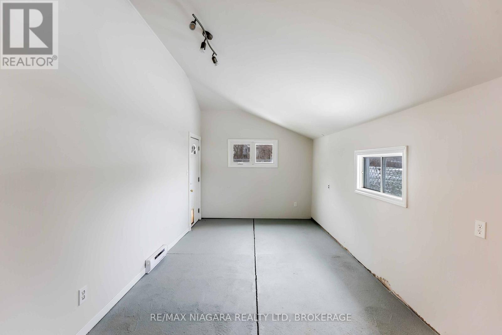 5 St Peter Street, St. Catharines (Burleigh Hill), ON - Indoor Photo Showing Other Room