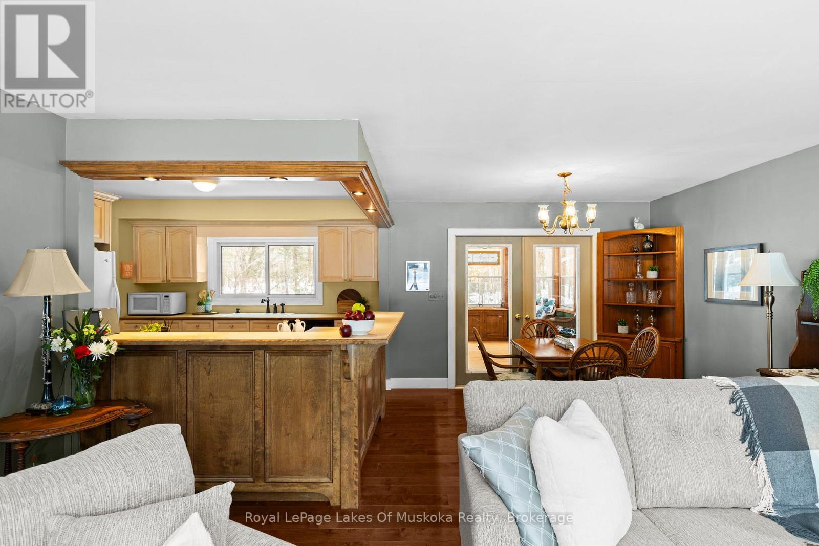 5 Brobst Forest Crescent, Bracebridge (Monck (Bracebridge)), ON - Indoor Photo Showing Living Room