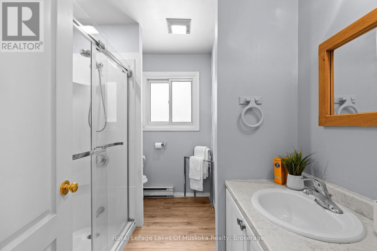 Upper level bathroom - 5 Brobst Forest Crescent, Bracebridge (Monck (Bracebridge)), ON - Indoor Photo Showing Bathroom