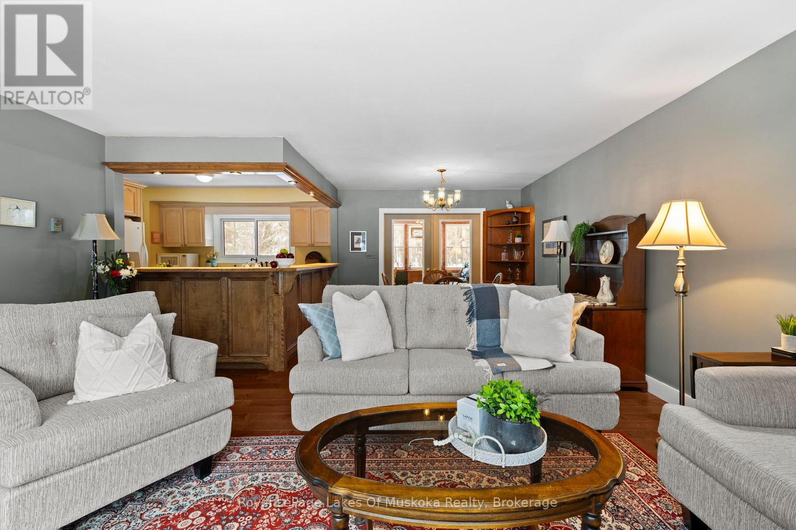 Windows on all three levels - 5 Brobst Forest Crescent, Bracebridge (Monck (Bracebridge)), ON - Indoor Photo Showing Living Room