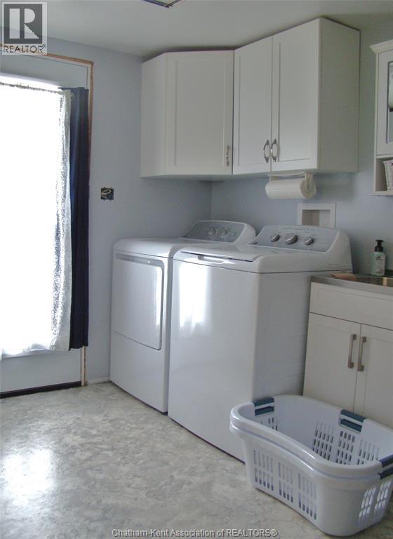 7914 Haggerty Road, Dawn-Euphemia, ON - Indoor Photo Showing Laundry Room