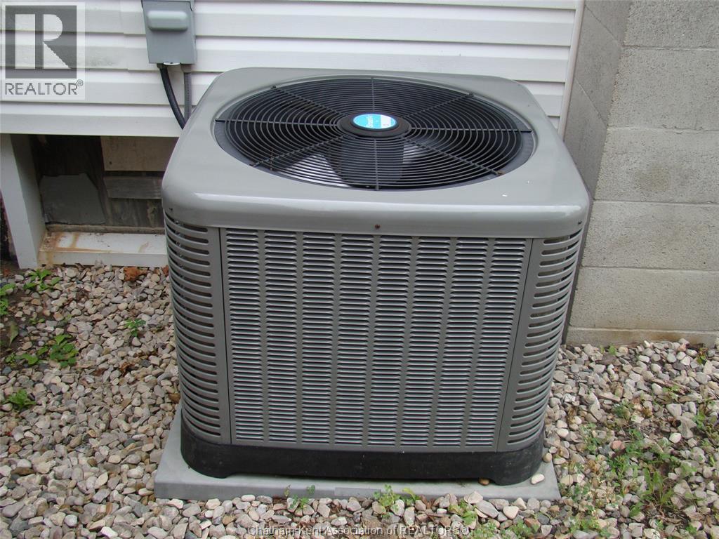 7914 Haggerty Road, Dawn-Euphemia, ON - Photo Showing Laundry Room