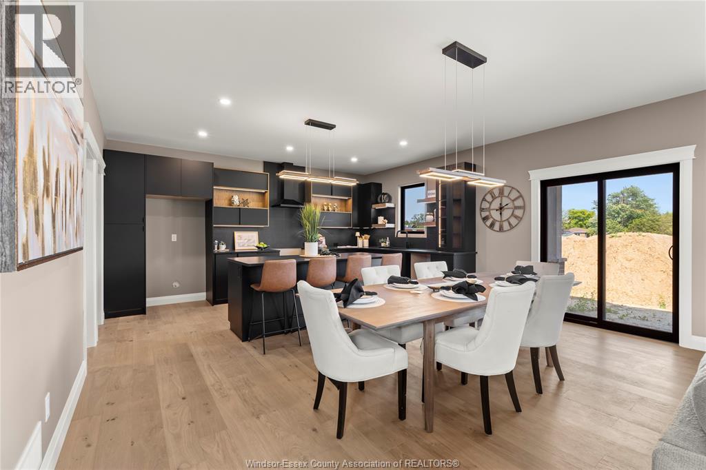 2572 Mayfair, Lasalle, ON - Indoor Photo Showing Dining Room