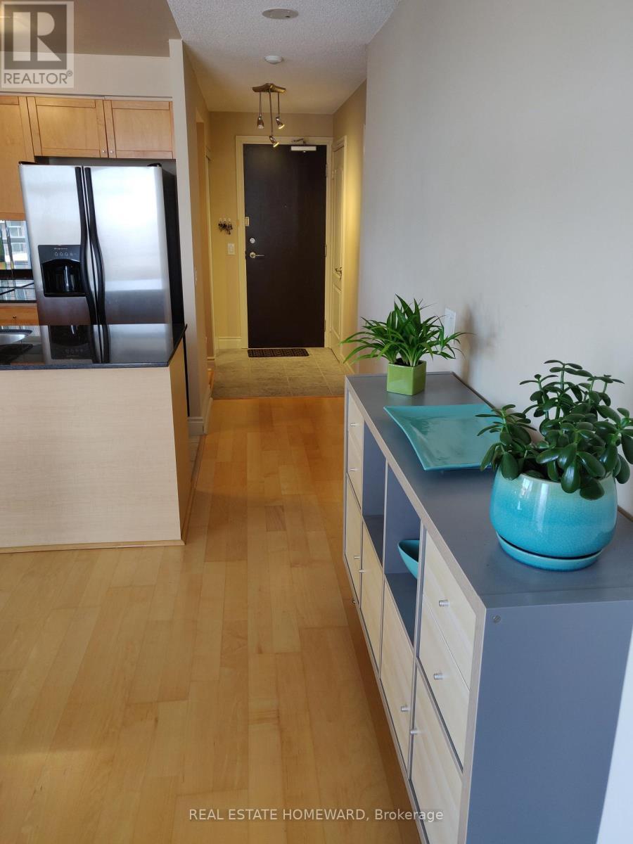607 - 1103 Leslie Street, Toronto, ON - Indoor Photo Showing Kitchen