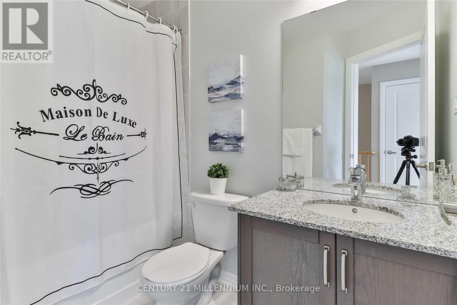 496 Rossland Road W, Ajax, ON - Indoor Photo Showing Bathroom