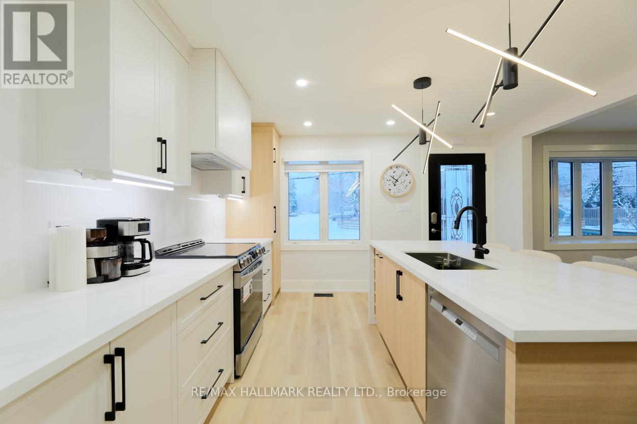 Main Floor - 10 Flagstaff Road, Toronto, ON - Indoor Photo Showing Kitchen With Upgraded Kitchen