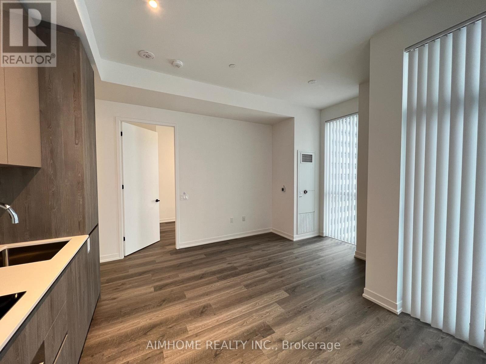 3612 - 8 Interchange Way, Vaughan, ON - Indoor Photo Showing Kitchen