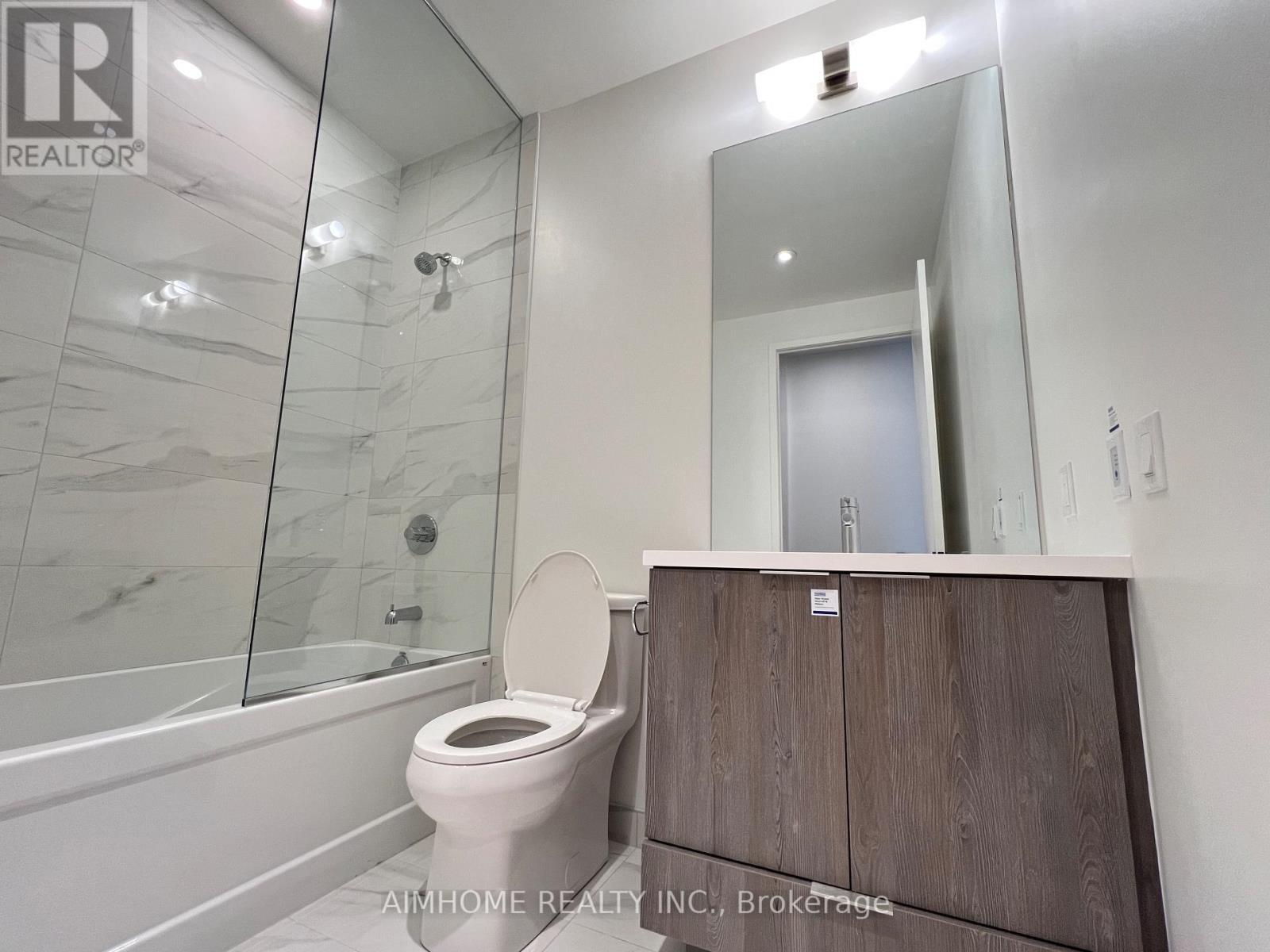 3612 - 8 Interchange Way, Vaughan, ON - Indoor Photo Showing Bathroom