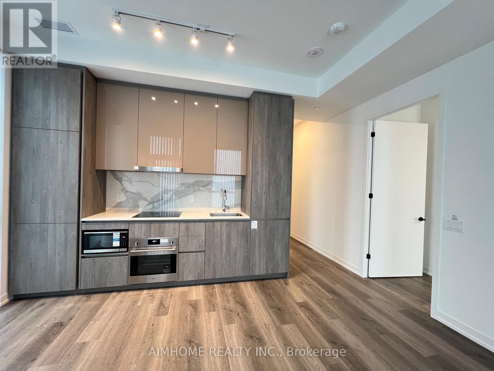 3612 - 8 Interchange Way, Vaughan, ON - Indoor Photo Showing Kitchen