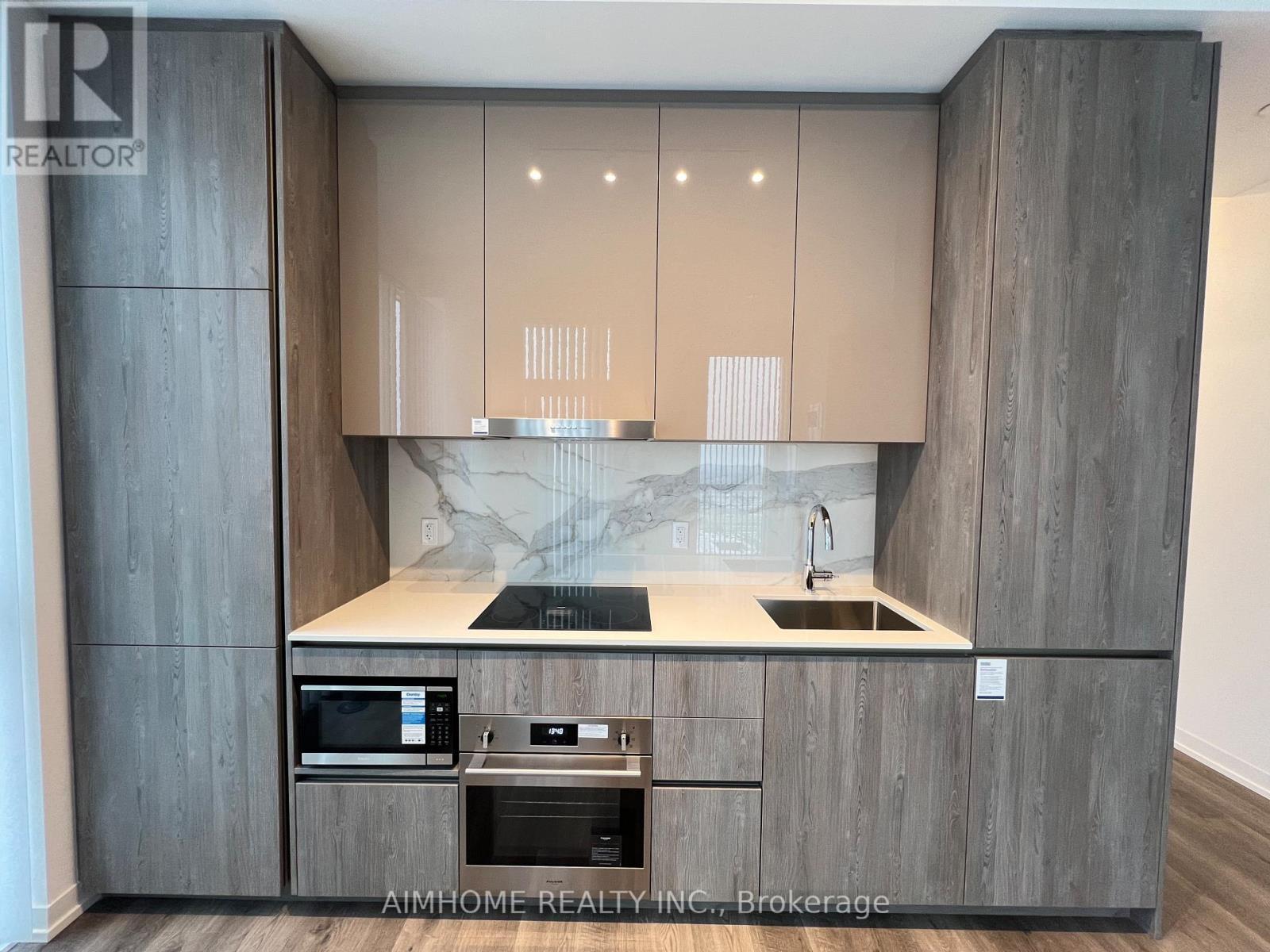 3612 - 8 Interchange Way, Vaughan, ON - Indoor Photo Showing Kitchen