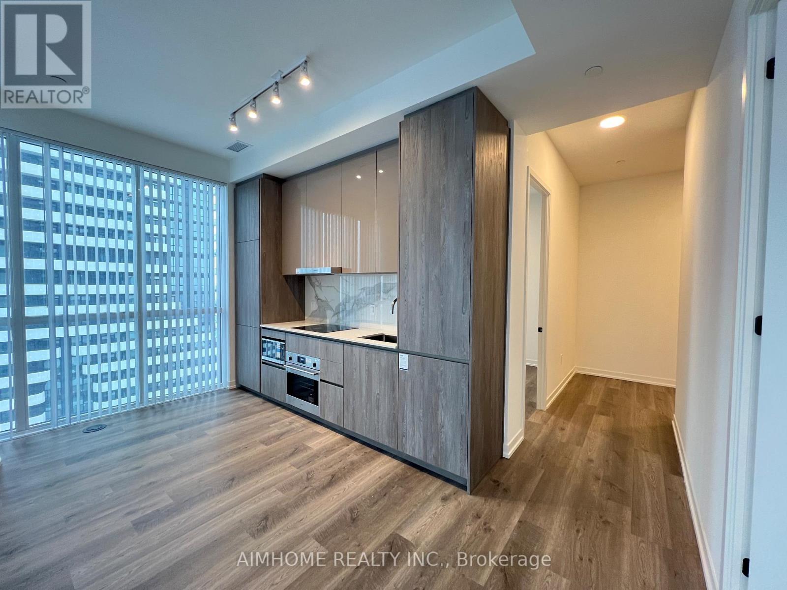 3612 - 8 Interchange Way, Vaughan, ON - Indoor