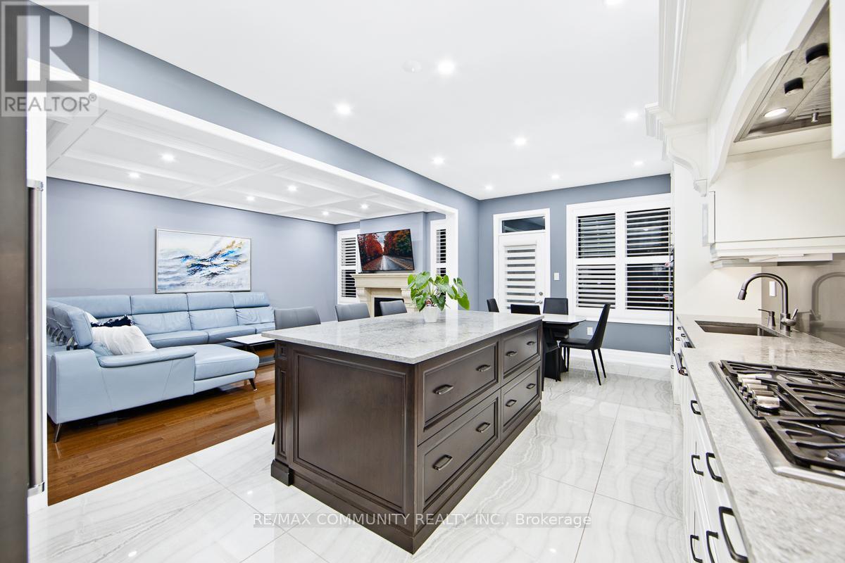 7 Seager Street, Richmond Hill, ON - Indoor Photo Showing Kitchen