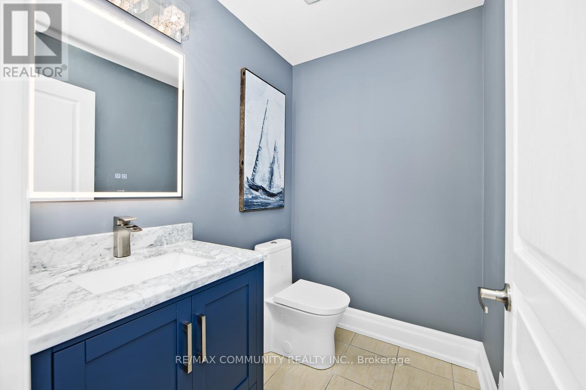 7 Seager Street, Richmond Hill, ON - Indoor Photo Showing Bathroom