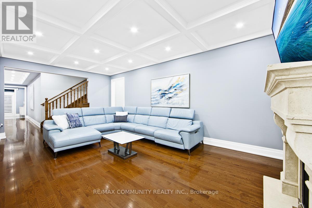 7 Seager Street, Richmond Hill, ON - Indoor Photo Showing Living Room