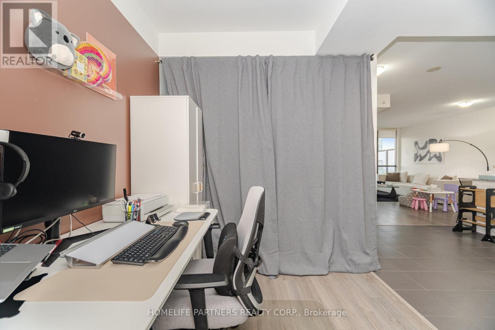 1006 - 2910 Highway 7 Road W, Vaughan, ON - Indoor