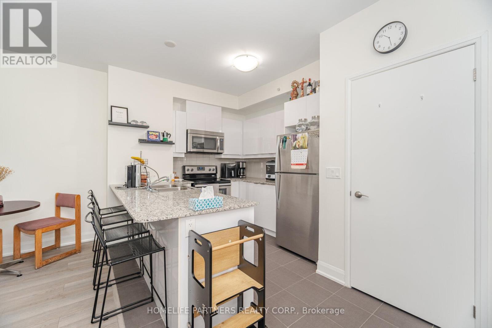 1006 - 2910 Highway 7 Road W, Vaughan, ON - Indoor Photo Showing Kitchen With Stainless Steel Kitchen