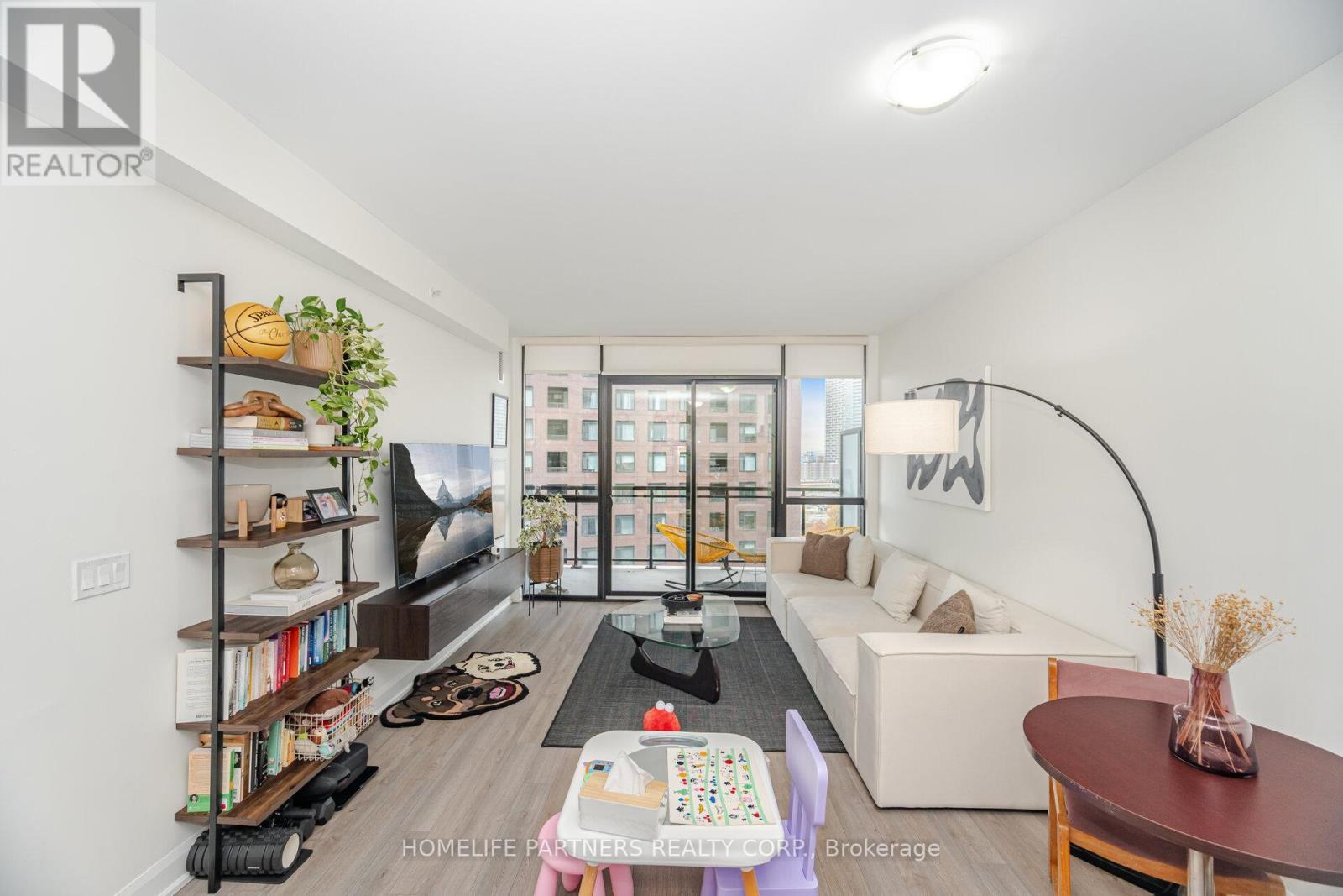 1006 - 2910 Highway 7 Road W, Vaughan, ON - Indoor