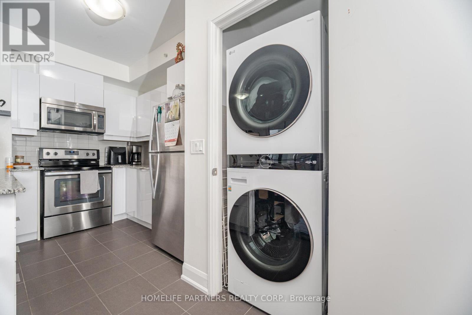1006 - 2910 Highway 7 Road W, Vaughan, ON - Indoor Photo Showing Laundry Room