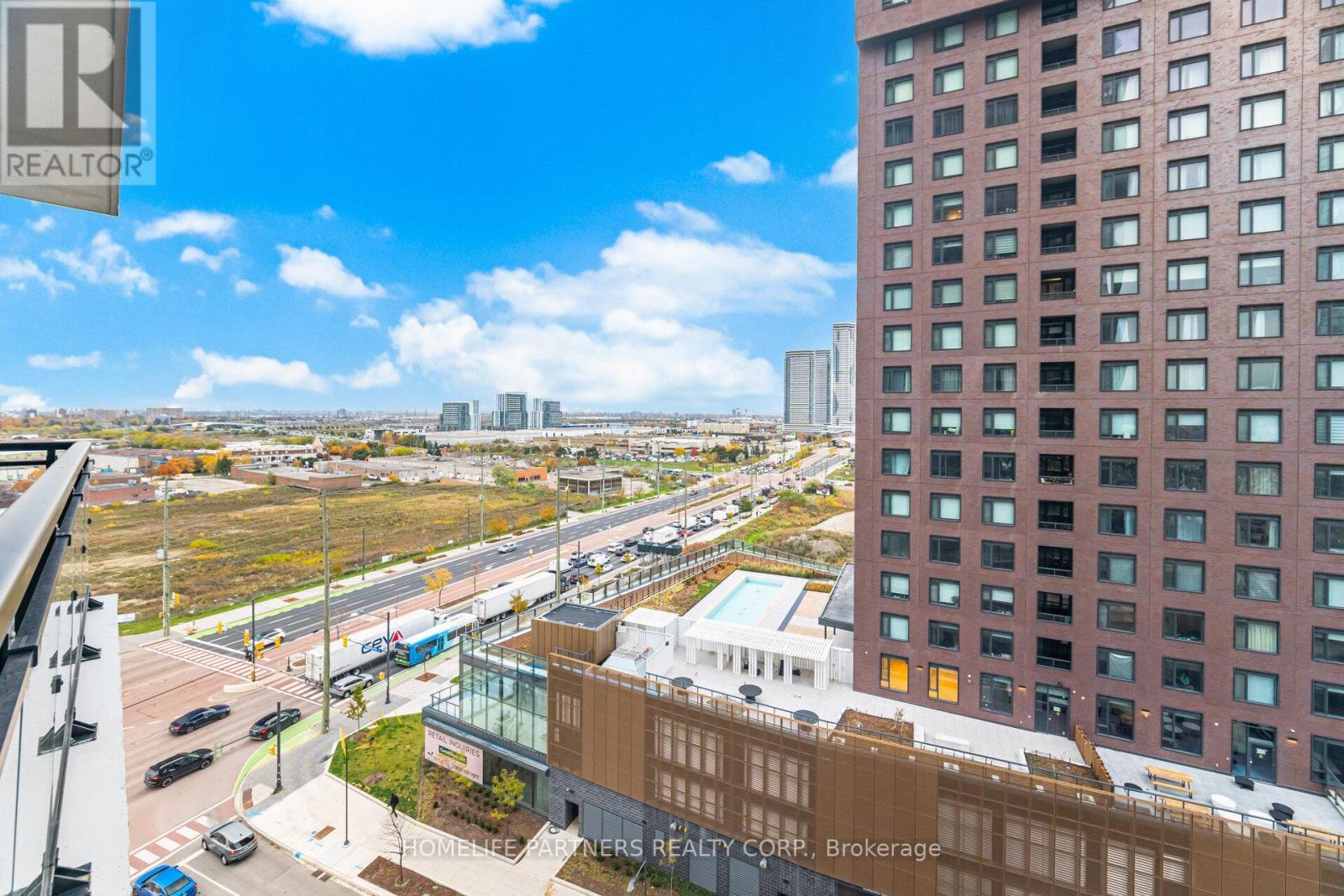 1006 - 2910 Highway 7 Road W, Vaughan, ON - With Facade