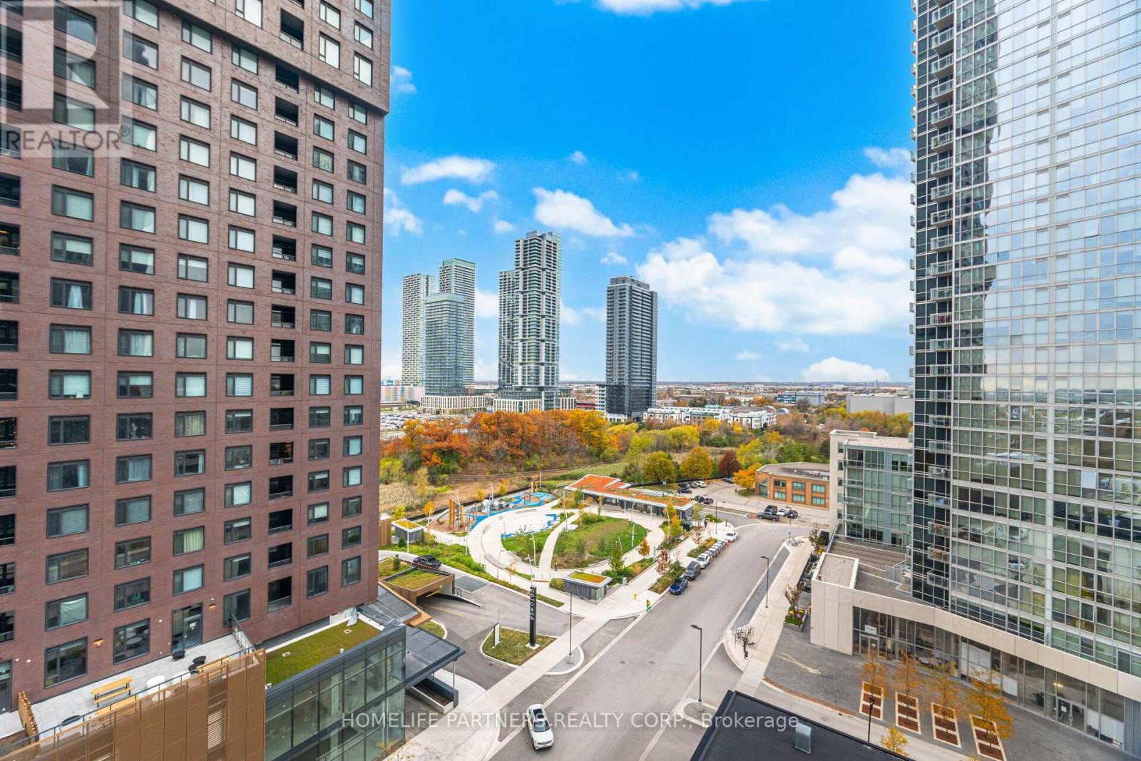 1006 - 2910 Highway 7 Road W, Vaughan, ON - Outdoor With Facade