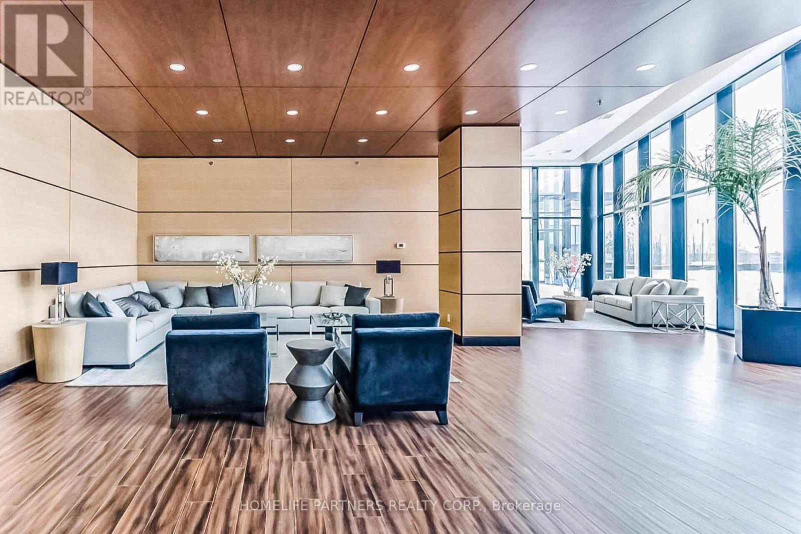 1006 - 2910 Highway 7 Road W, Vaughan, ON - Indoor